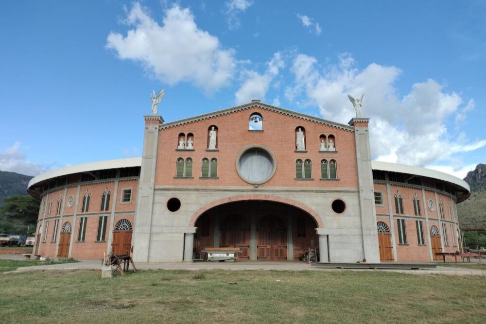 Uganda: Weihe der Kathedrale der Barmherzigen Liebe Jesu in Moroto