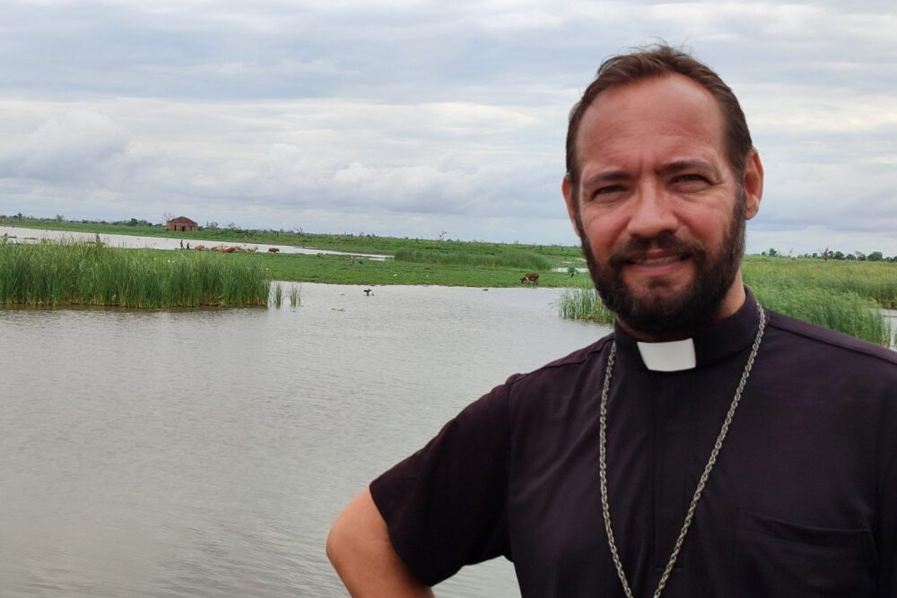 Bruder Hans Eigner unterstützt Bischof Christian Carlassare im Südsudan